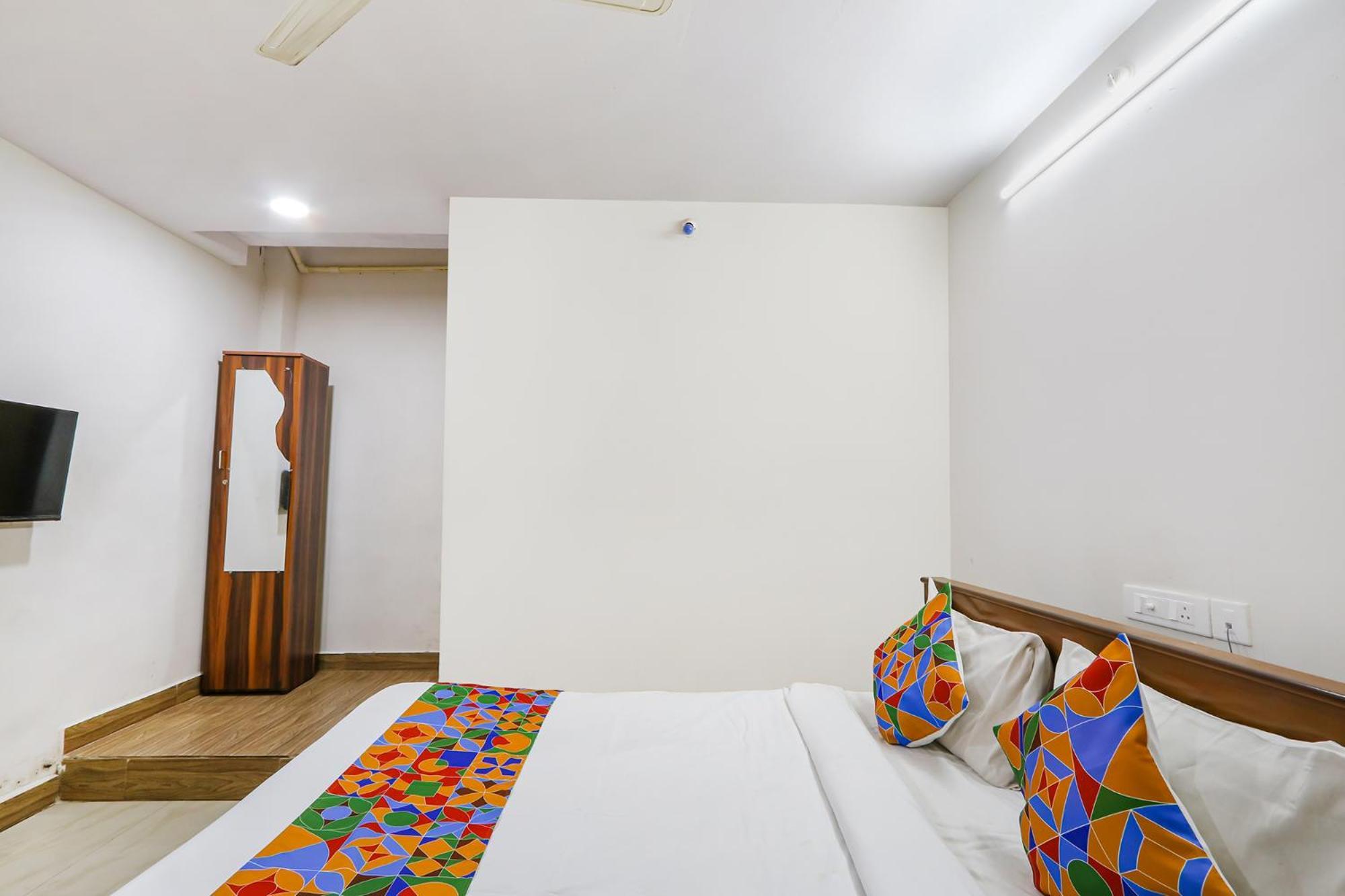 Fabexpress Korner Inn - Sivaji Park Visakhapatnam Ngoại thất bức ảnh