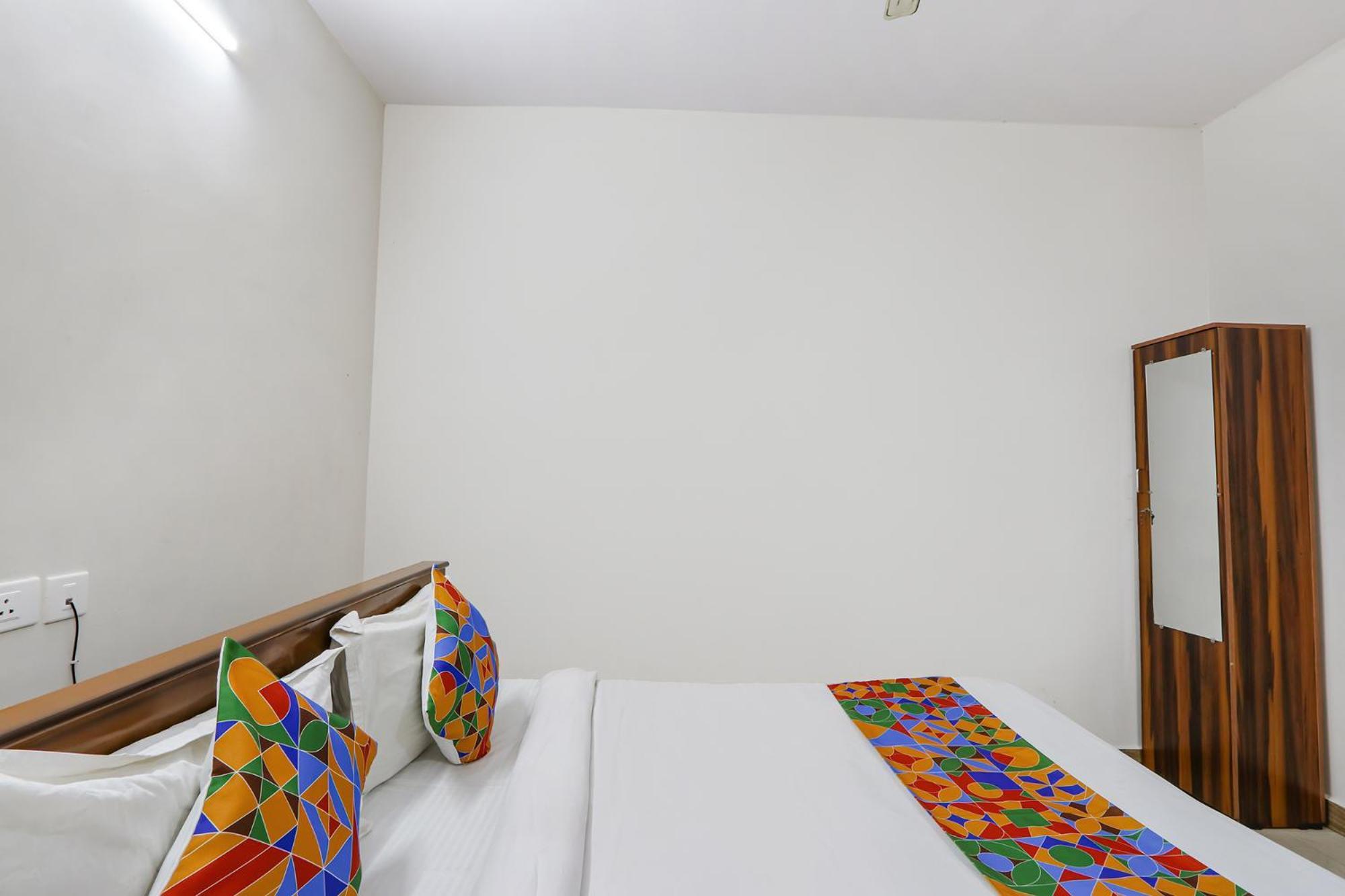 Fabexpress Korner Inn - Sivaji Park Visakhapatnam Ngoại thất bức ảnh