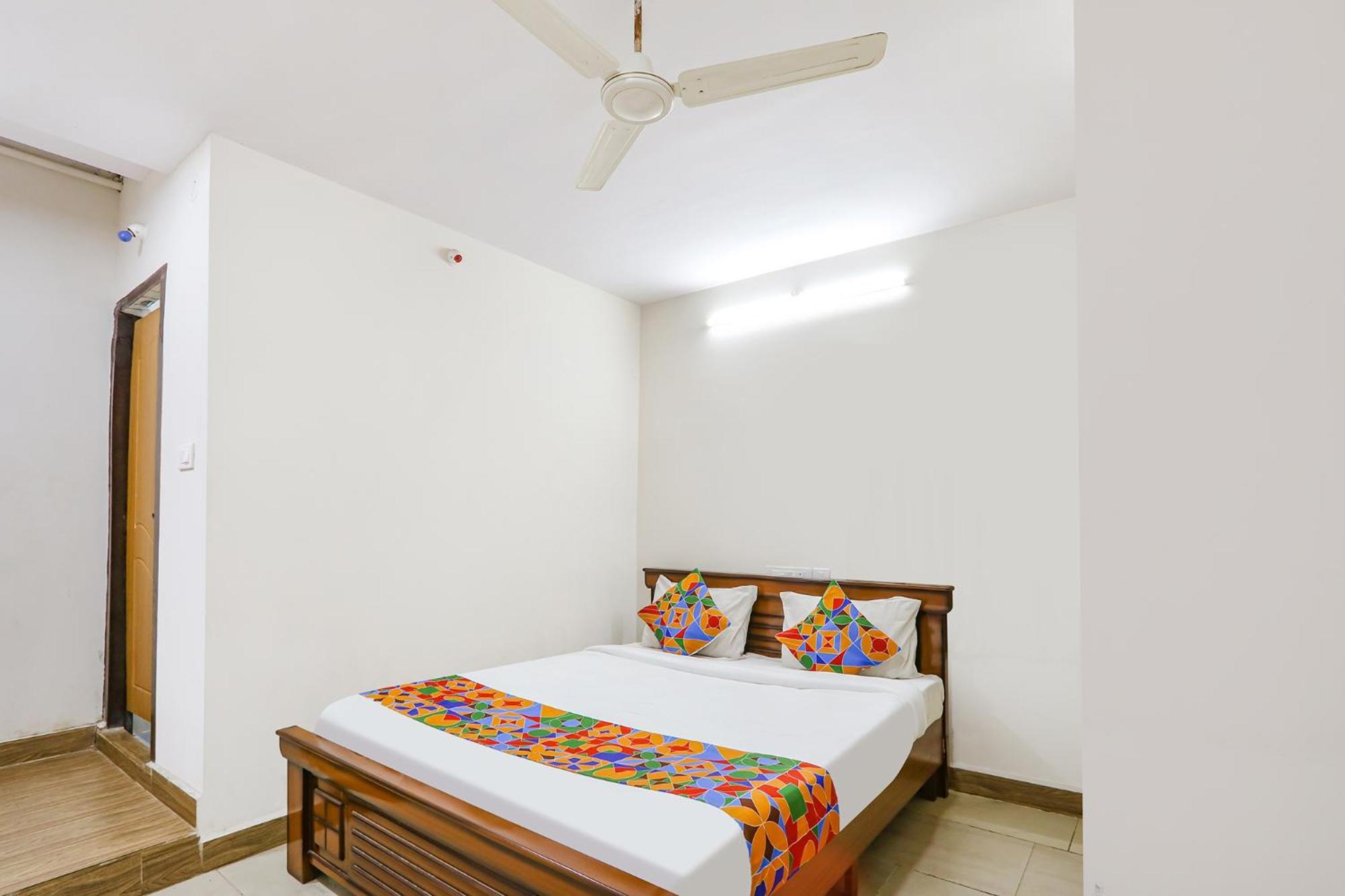 Fabexpress Korner Inn - Sivaji Park Visakhapatnam Ngoại thất bức ảnh